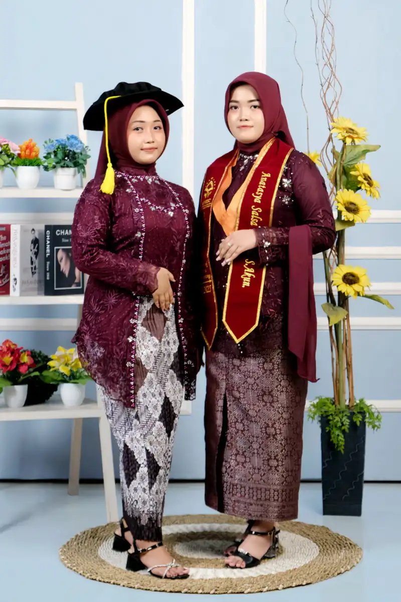 Foto prewedding di Studio Cirebon - potret pasangan